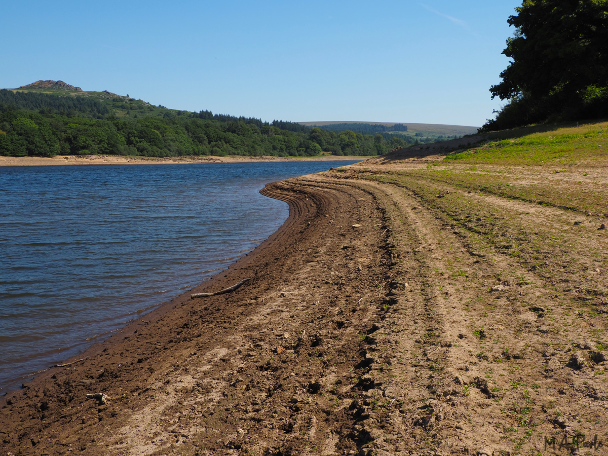 See the changes in water level of Burrator Reservoir